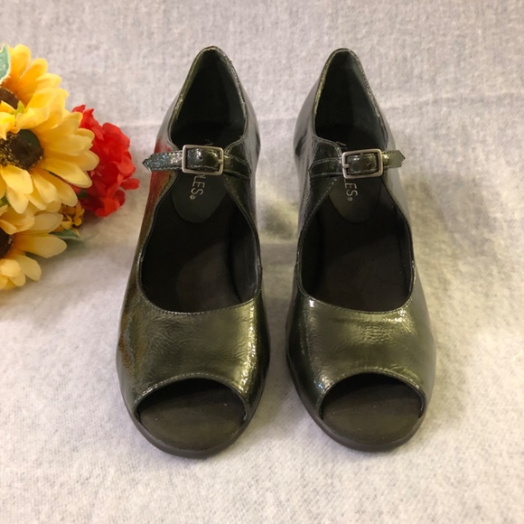 NWOT - Forest Green Patent Open Toe Buckled Pumps - Picture 6 of 16